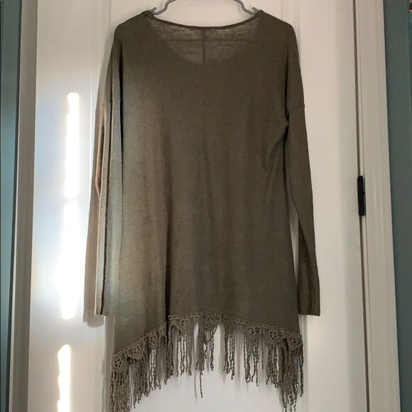 Green shirt - Picture 3 of 4